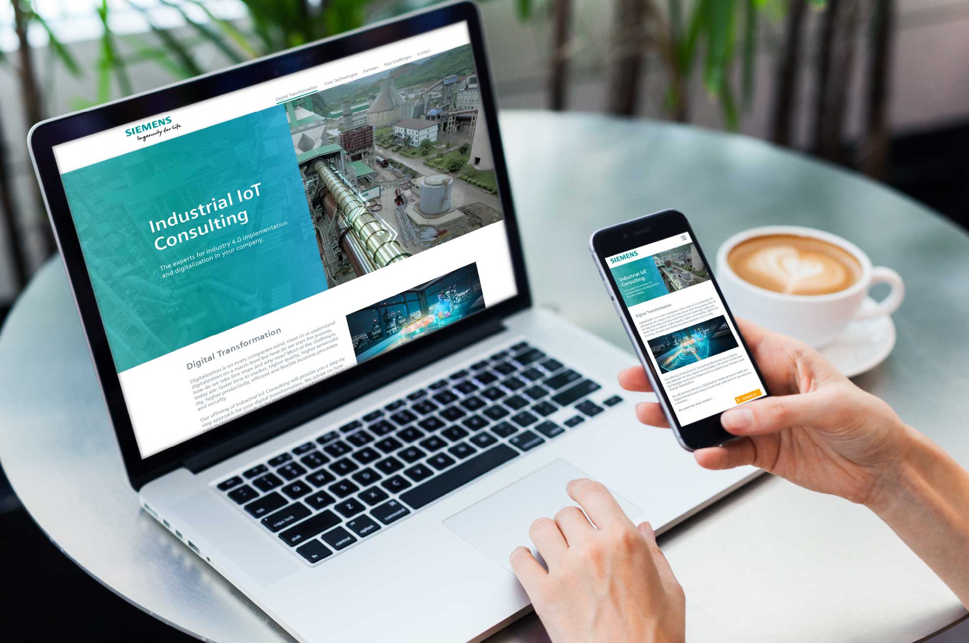 Werbeagentur Nürnberg: Laptop und Smartphone zeigen die neu gestaltete Website des Siemens-Geschäftsbereichs Digitalisierung.